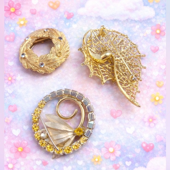 Jewelry - 3 Vintage Gold Tone Brooch Lot Leaf,Wreath,Rhinestone Mid Century